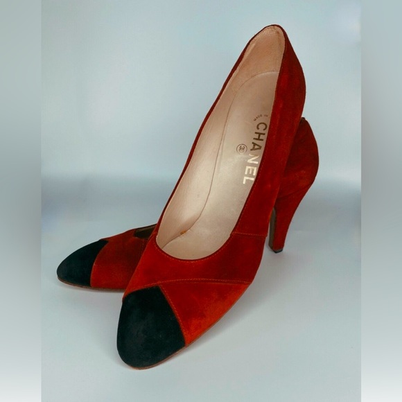 Chanel burgundy suede Heels - Picture 1 of 4